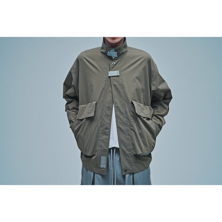 THE FATIGUE TRACKER JACKET WITH DEFORMED LARGE POCKETS