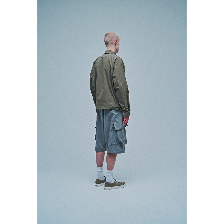 THE FATIGUE TRACKER JACKET WITH DEFORMED LARGE POCKETS