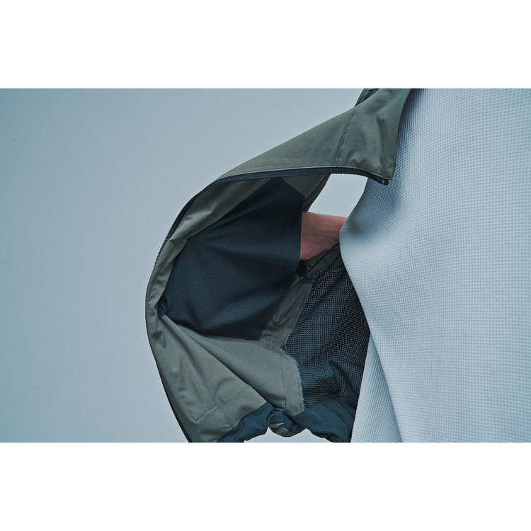 THE MULTIPLE FUNCTIONS VEST WITH PACKABLE