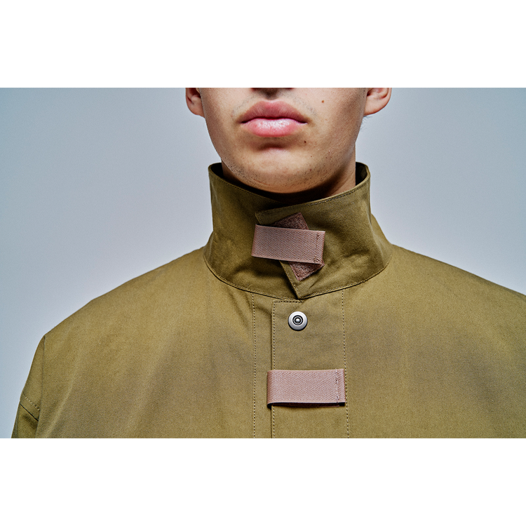 THE FATIGUE TRACKER JACKET WITH DEFORMED MULTIPLE POCKETS