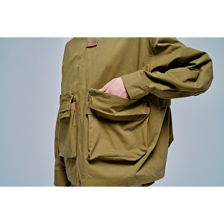 THE FATIGUE TRACKER JACKET WITH DEFORMED MULTIPLE POCKETS