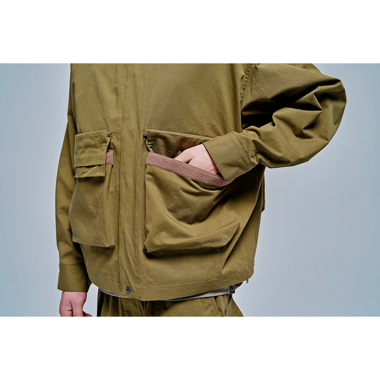 THE FATIGUE TRACKER JACKET WITH DEFORMED MULTIPLE POCKETS