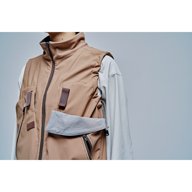 THE MULTIPLE FUNCTIONS FLEECE BONDING VEST WITH PACKABLE