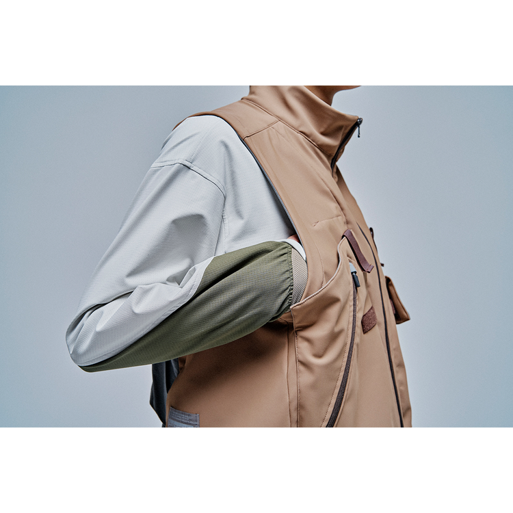 THE MULTIPLE FUNCTIONS FLEECE BONDING VEST WITH PACKABLE