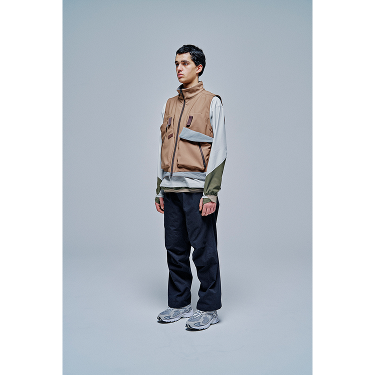 THE MULTIPLE FUNCTIONS FLEECE BONDING VEST WITH PACKABLE