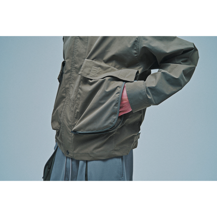 THE FATIGUE TRACKER JACKET WITH DEFORMED LARGE POCKETS